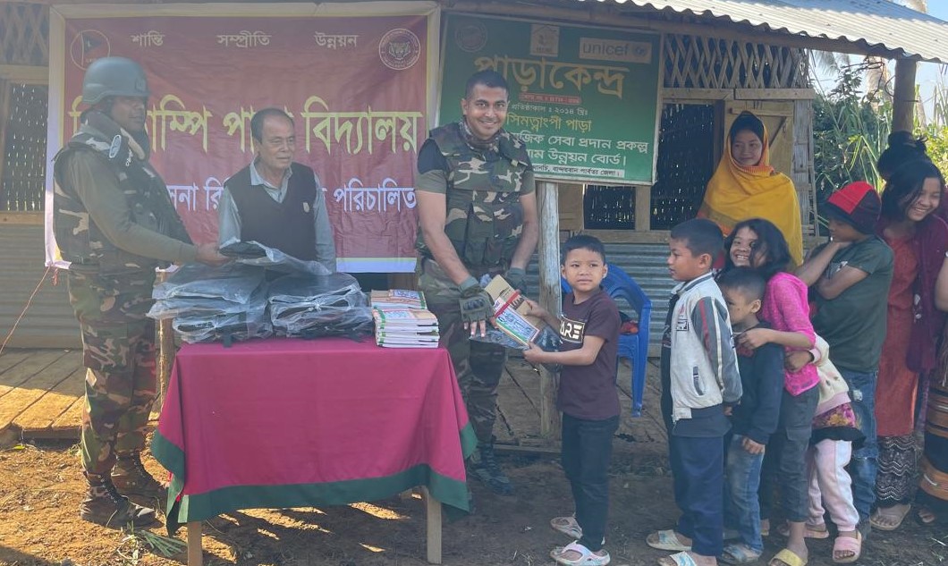 শিক্ষার আলো ছড়িয়ে দিতে থানচিতে বিদ্যালয় চালু করল সেনাবাহিনী