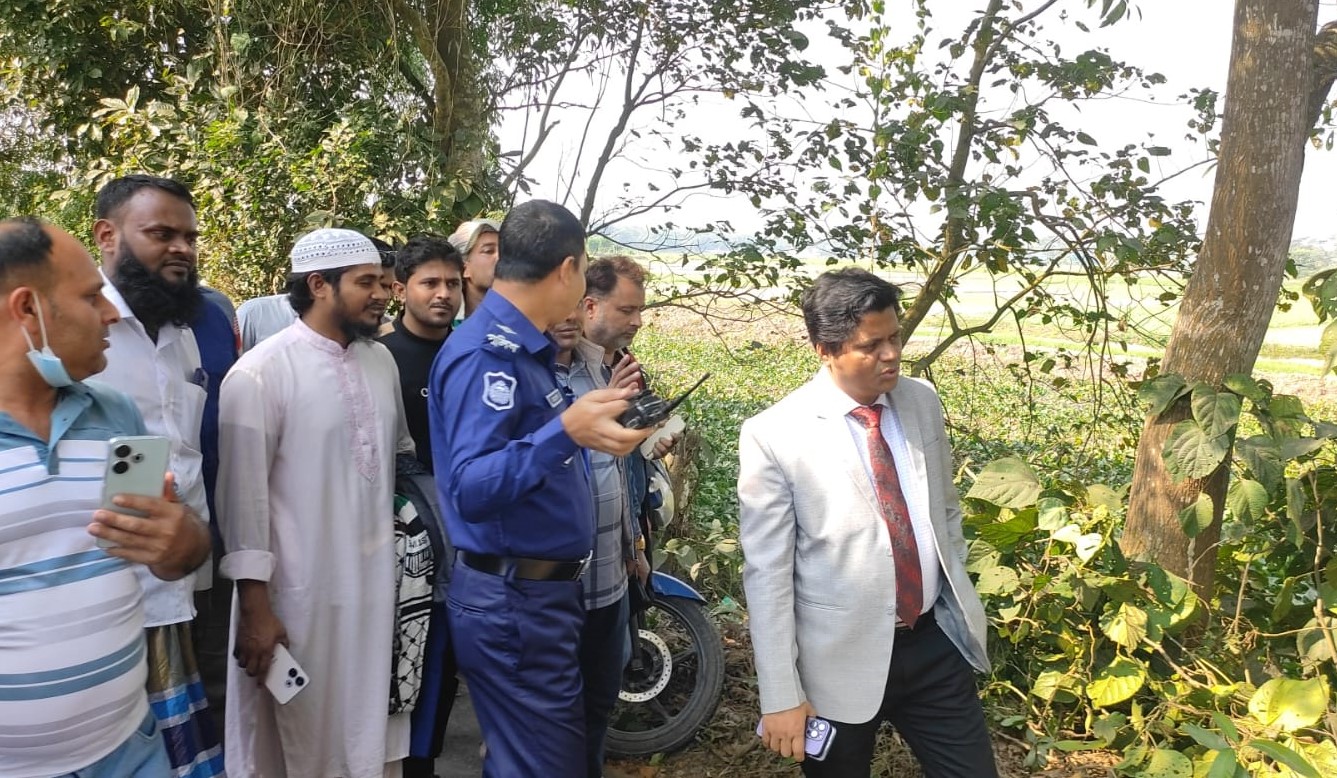 বাঞ্ছারামপুরে যুবদলের উদ্যোগে ঝোপঝাড় পরিষ্কার অভিযান 