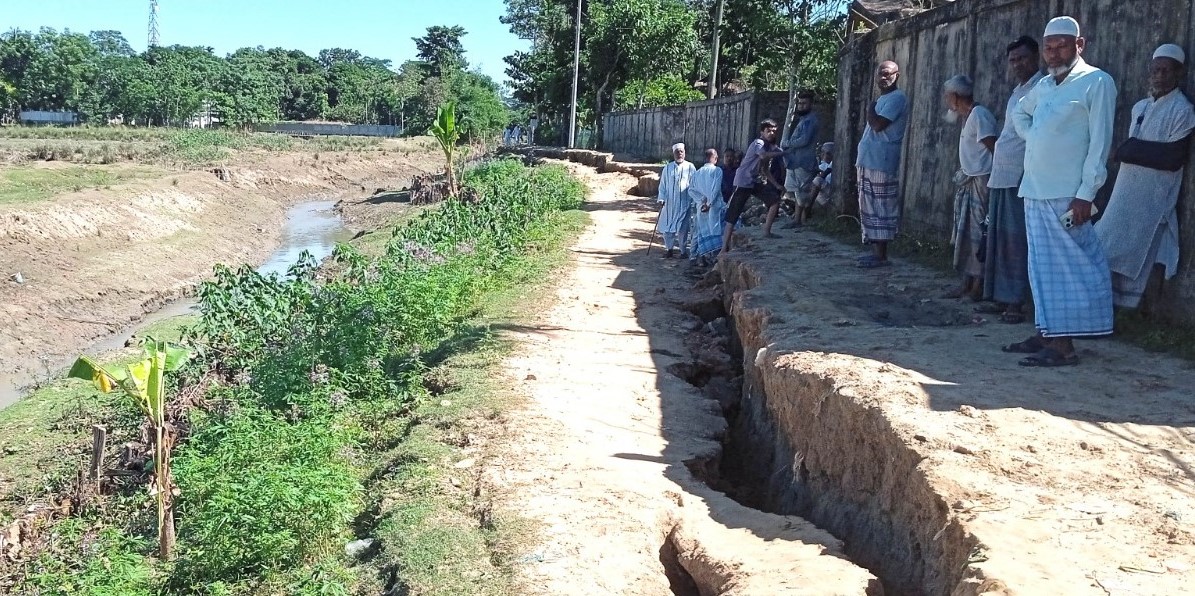 বড়লেখায় খাল খননে পাউবো‍‍`র ৪ কোটি টাকার দুর্নীতির অভিযোগ