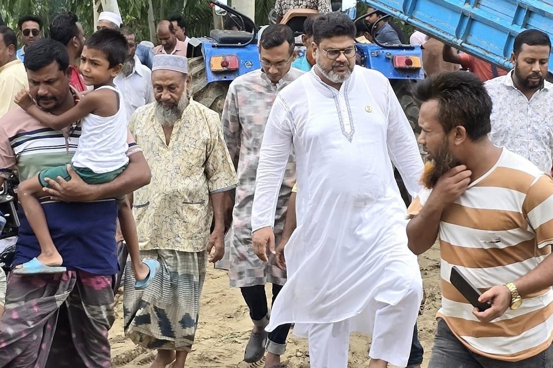 আত্রাই ও গুড় নদীর ঝুঁকিপূর্ণ স্থান পরিদর্শন করলেন সাংসদ সুমন