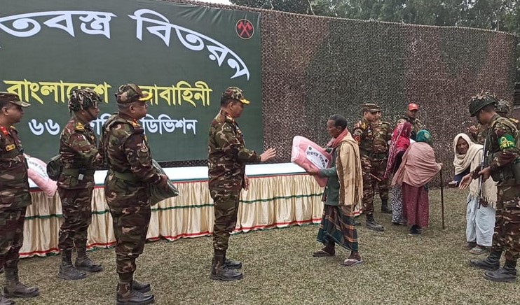 আটোয়ারীতে সেনাবাহিনীর ফ্রি মেডিকেল ক্যাম্প